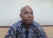 Disnaker Kota Jayapura ajak warga bersihkan saluran drainase lingkungan
